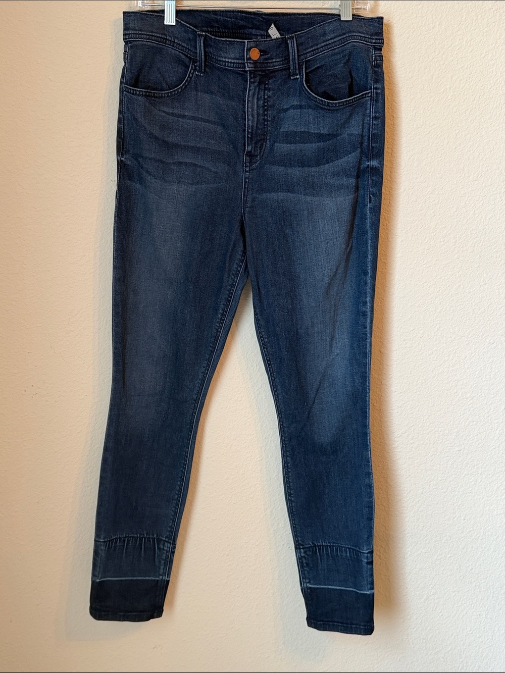 Level 99 Jeans . Lots of stretch . Higher waist Excellent cond.